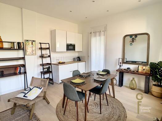 Appartement à louer 1 588 € 3 pièces 2 chambres 73 m² RDC Lille 59000