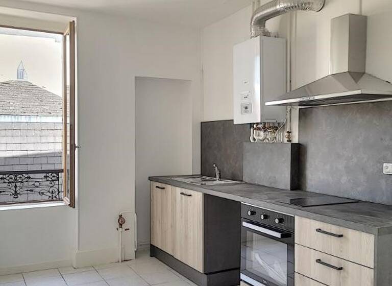 Appartement à louer 450 € 1 pièce 40 m²<br/>superficie 2ème<br/>étage France et Rosieres Vichy 03200