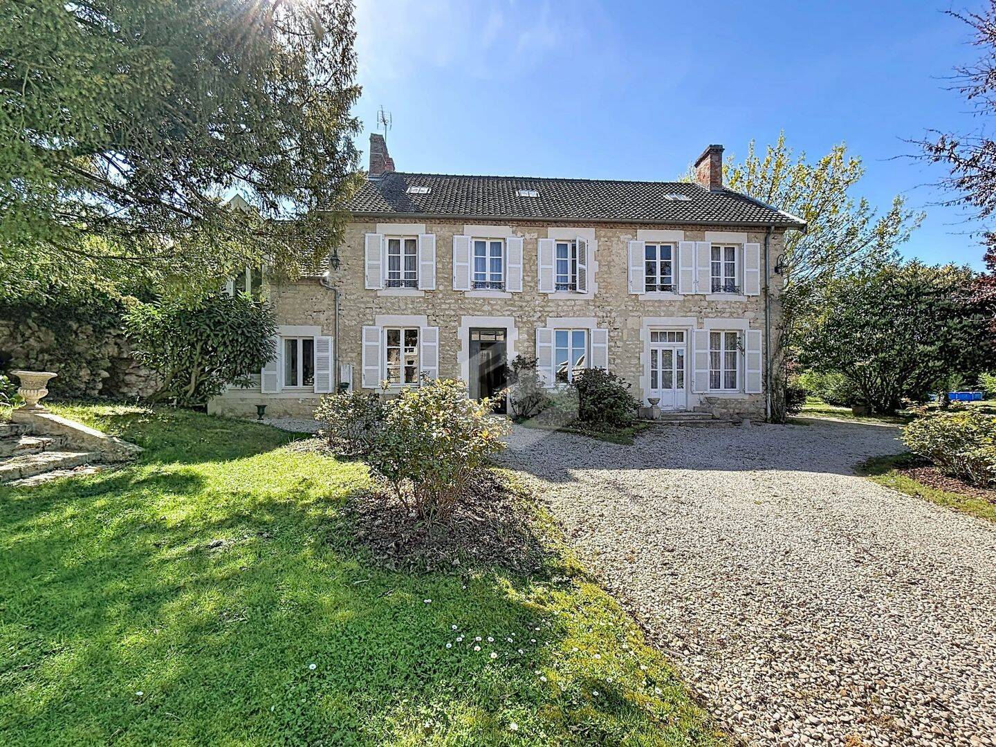 Maison 8 pièces 242 m² · à Villers-Franqueux · 241,5 m² · 599 900 €