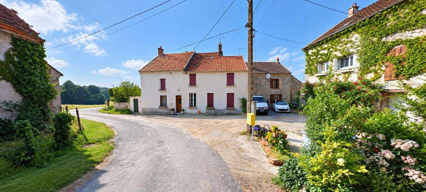 Maison 3 pièces 144 m² · à Saint-Cyr-sur-Morin · 144 m² · 154 000 €