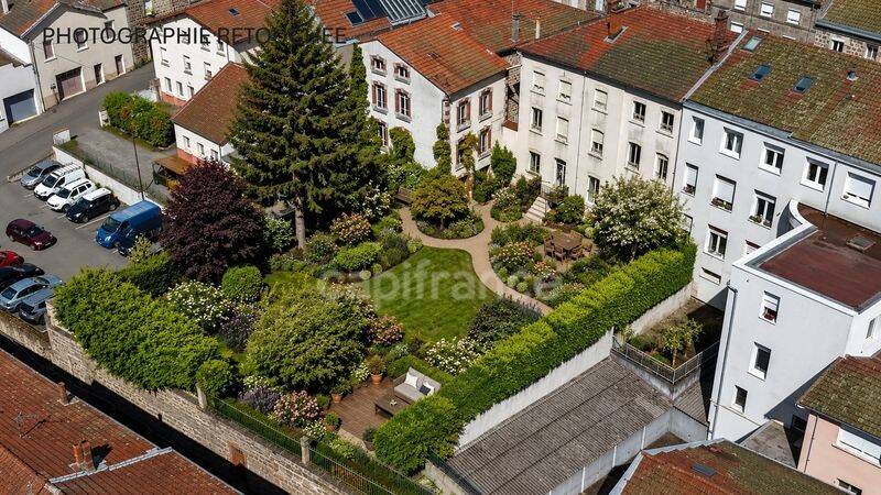 Maison 17 pièces 446 m² · à Panissières · 446 m² · 280 000 €