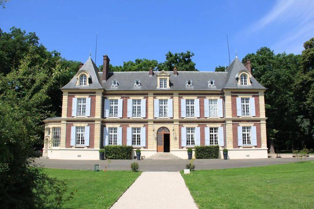 Maison 18 pièces 680 m² · à Ennery · 680 m² · 1 738 000 €