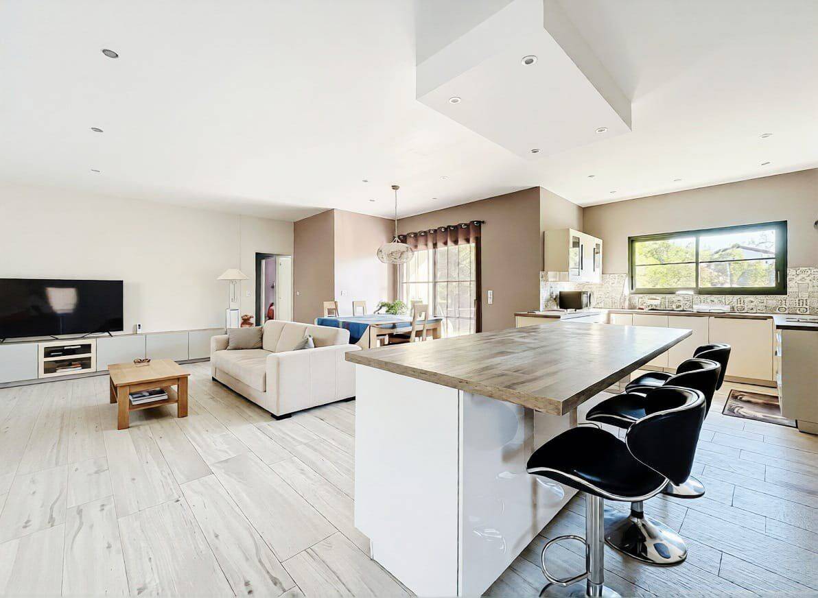 Maison 4 pièces 135 m² · à Carbon-Blanc · 135 m² · 345 000 €