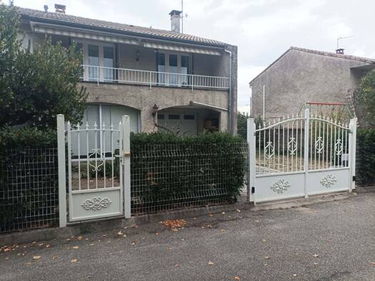 Maison à vendre 225 000 € 4 pièces 3 chambres 100 m² 307 m² de terrain Charmes-sur-Rhône 07800