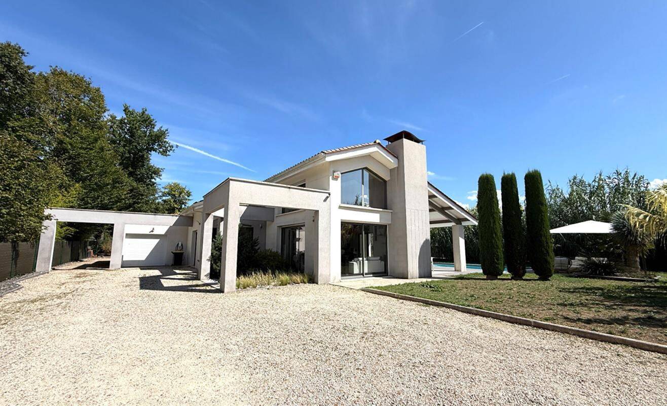 Maison 7 pièces 270 m² · à Fléac · 270 m² · 699 500 €
