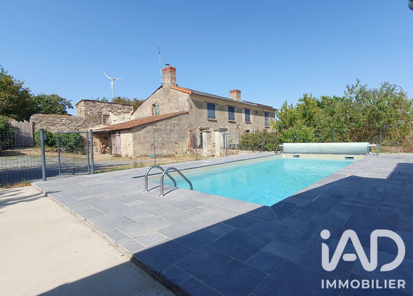Maison 6 pièces 198 m² · à Lys-Haut-Layon · 198 m² · 292 000 €