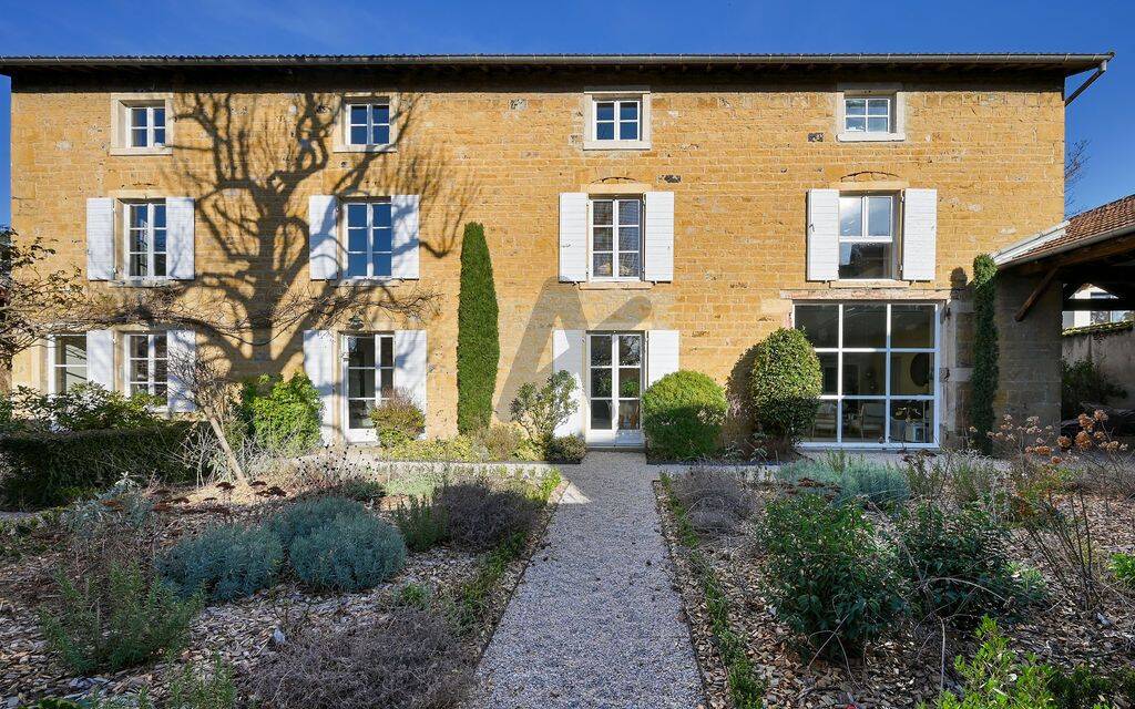 Maison 8 pièces 367 m² · à Chasselay · 367 m² · 1 780 000 €