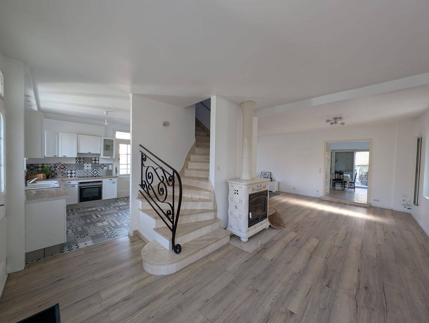 Maison 8 pièces 147 m² · à Corbeil-Essonnes · 147 m² · 1 890 €