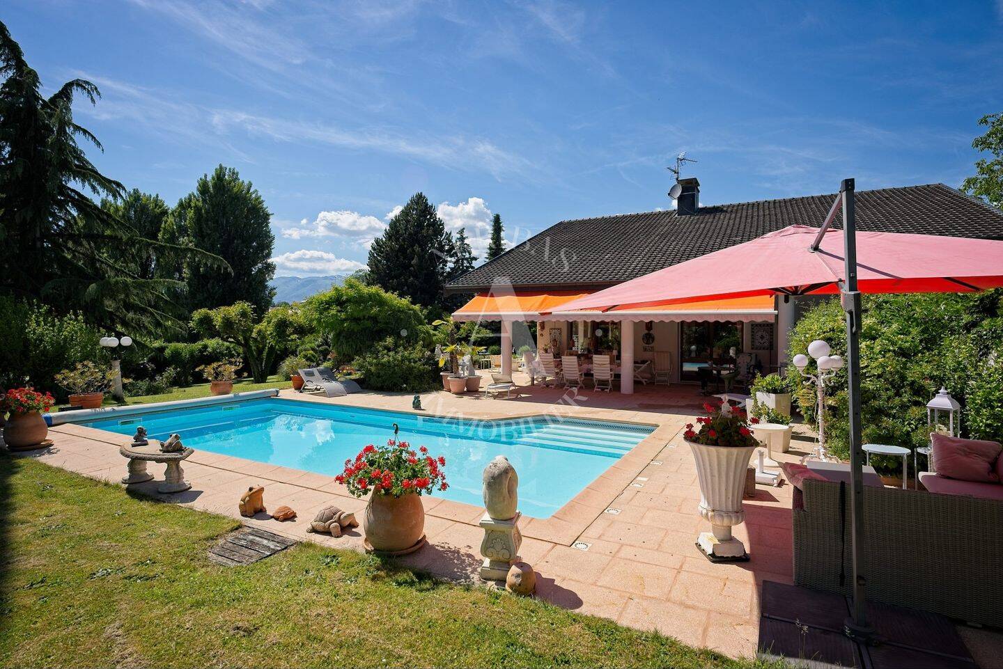 Maison 7 pièces 273 m² · à Prévessin-Moëns · 272,7 m² · 1 880 000 €
