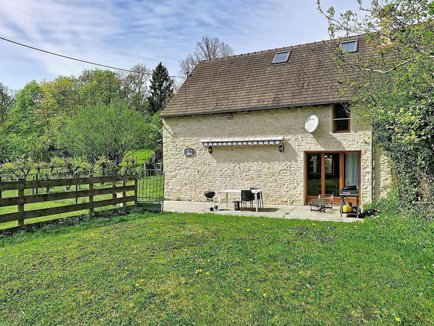 Maison 4 pièces 190 m² · à Montjavoult · 190 m² · 350 000 €