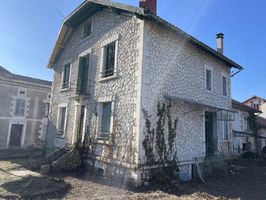 Maison à vendre 121 000 € 5 pièces 4 chambres 149 m² 1 952 m² de terrain Ribérac 24600