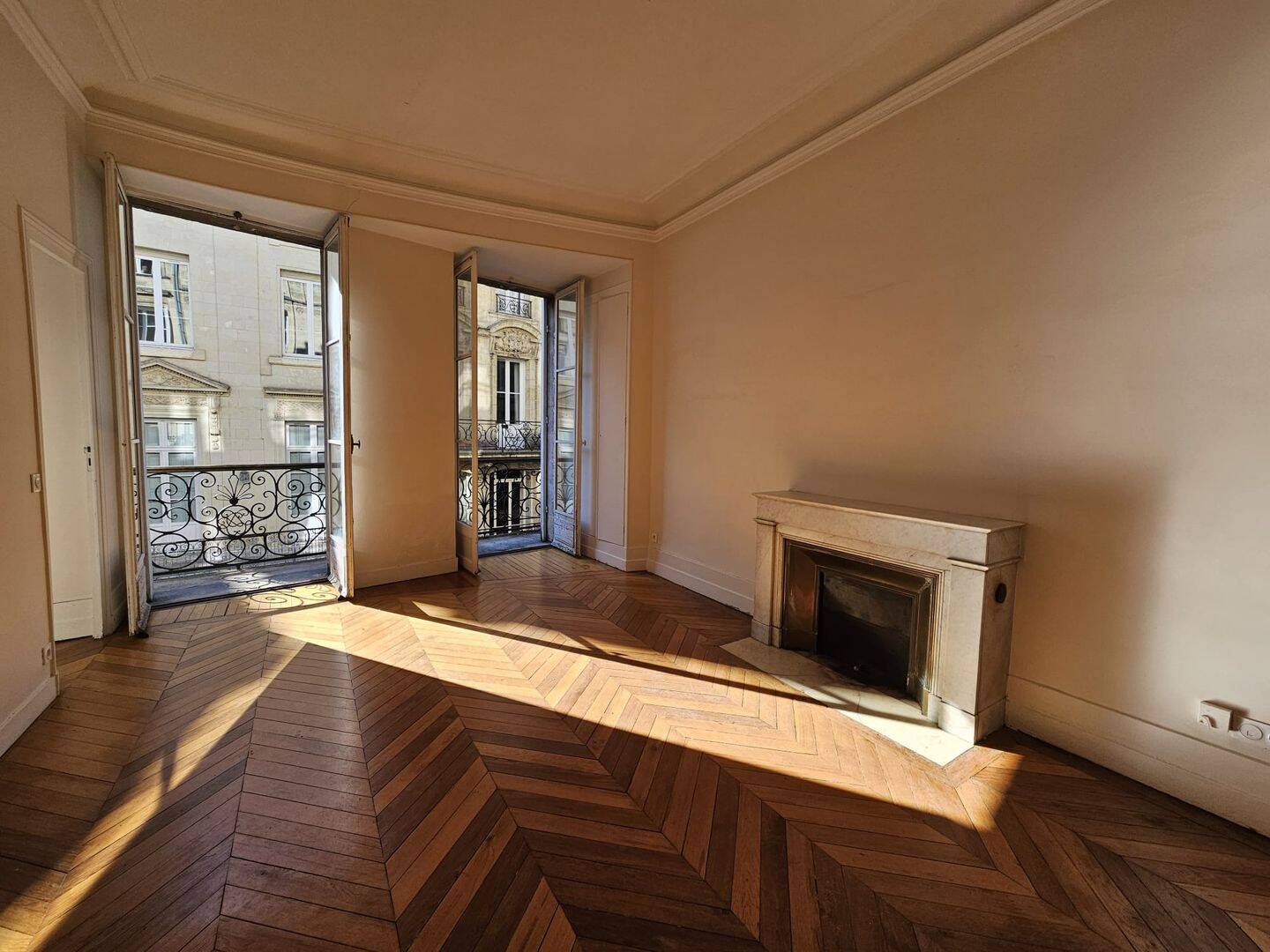 Appartement 3 pièces 77 m² · à Bordeaux · 76,6 m² · 1 208 €