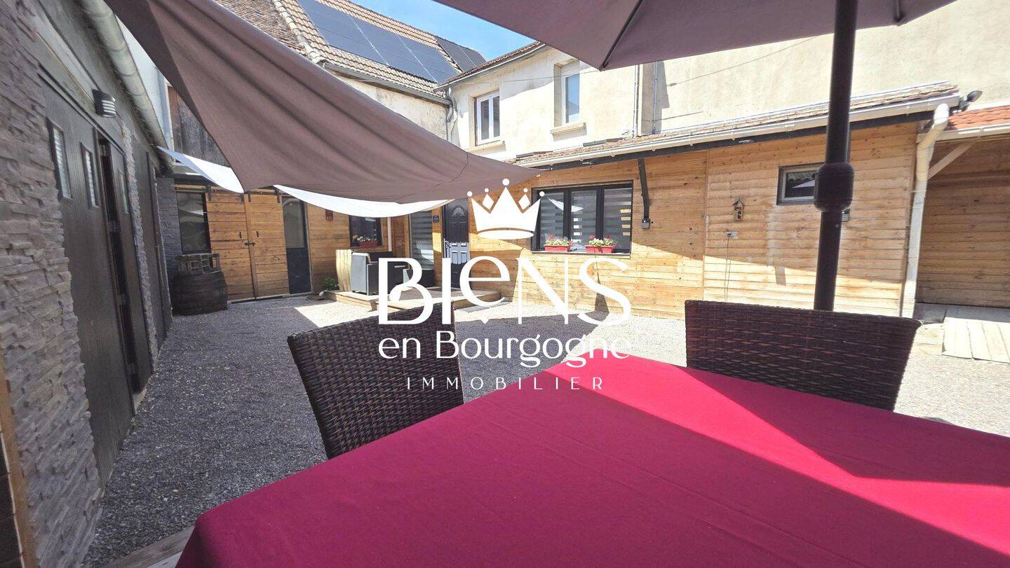 Maison 9 pièces 214 m² · à Corcelles-les-Arts · 214 m² · 349 000 €