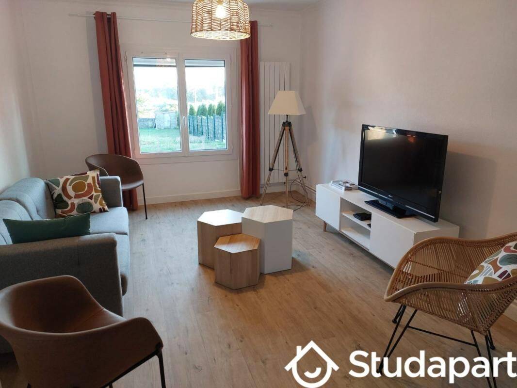1 pièce 12 m² · à Sainte-Gemmes-sur-Loire · 12 m² · 465 €