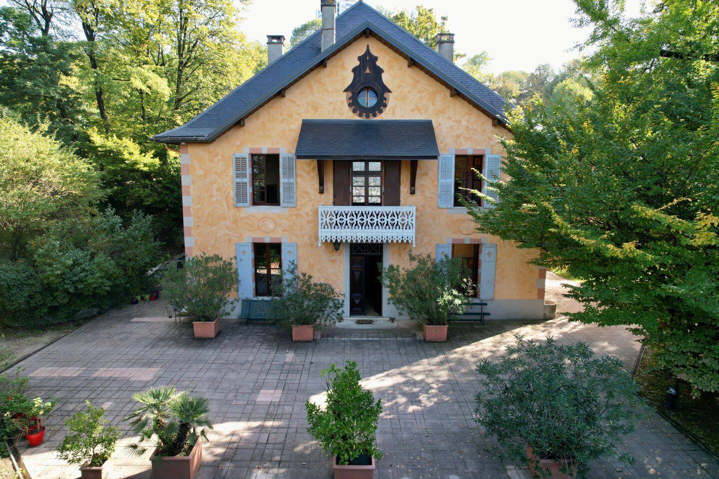Maison 8 pièces 270 m² · à Chambéry · 270 m² · 790 000 €