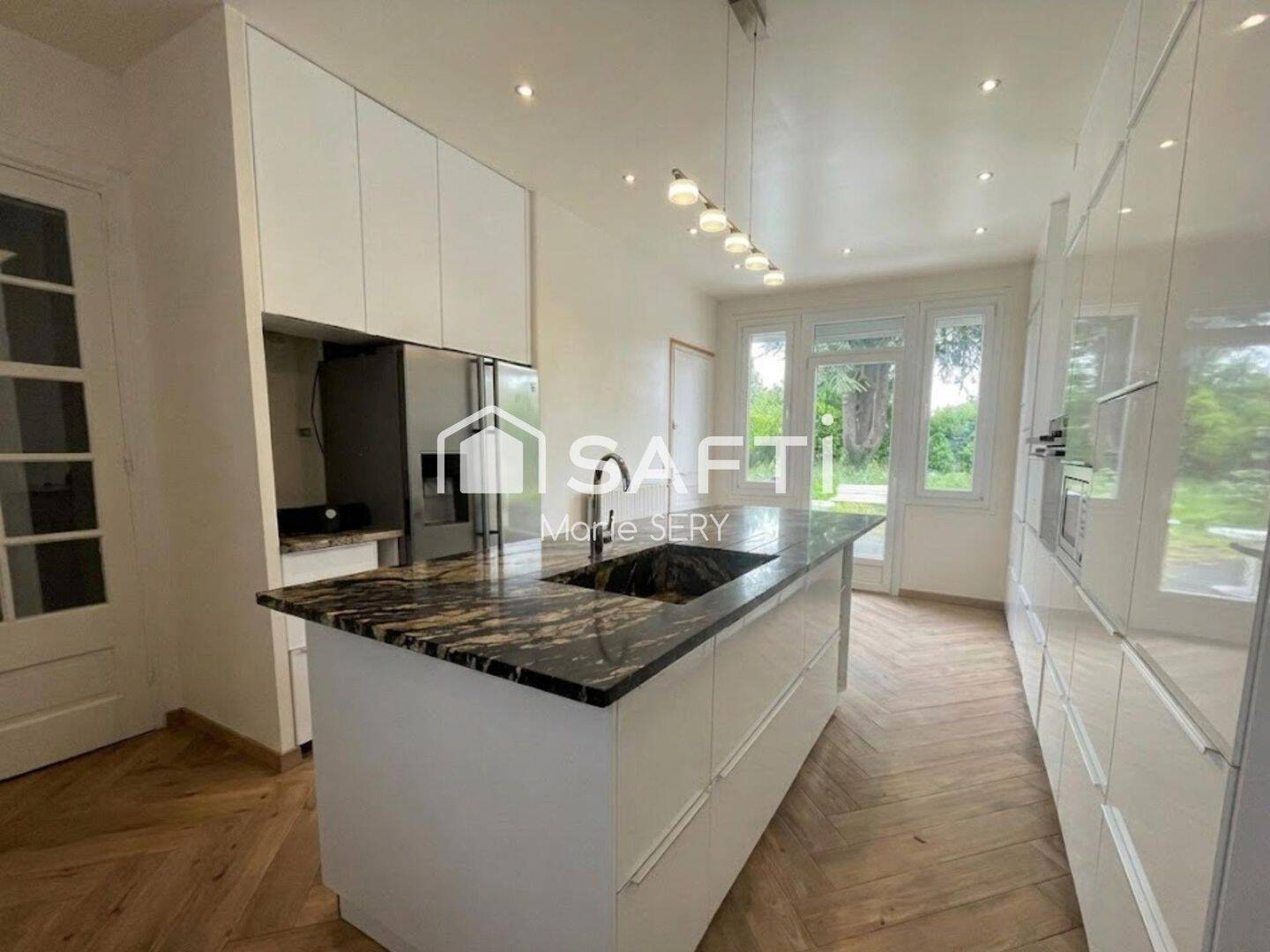 Maison 7 pièces 327 m² · à Étrépagny · 327 m² · 417 000 €