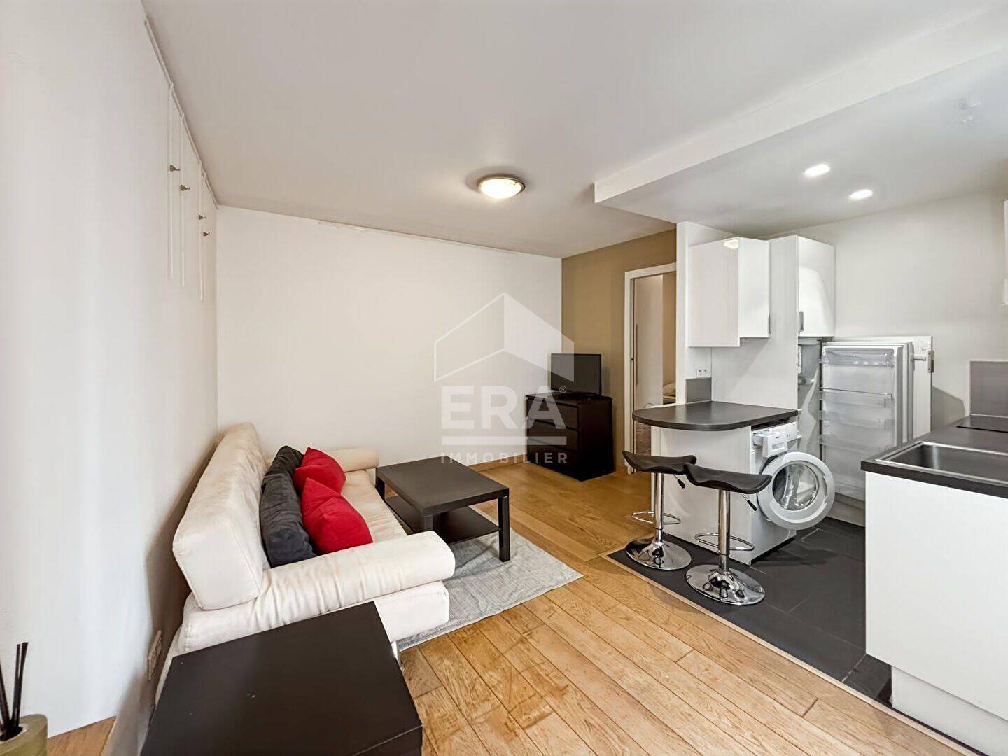 Appartement 2 pièces 27 m² · à Paris 18ème Arrondissement · 27,2 m² · 1 212 €/mois