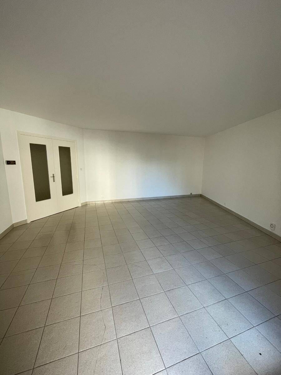 Appartement 3 pièces 72 m² · à Lyon 7ème Arrondissement · 72,1 m² · 1 000 €/mois