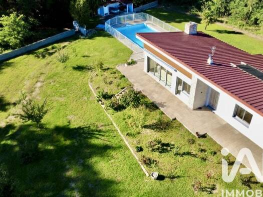 Maison de plain-pied à vendre 410 000 € 5 pièces 4 chambres 128 m² 3 800 m² de terrain Grande Couronne Saint-Just-Saint-Rambert 42170