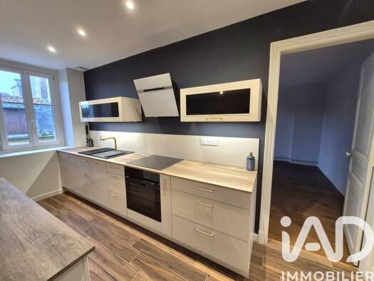 Immeuble à vendre 302 000 € 200 m² Nord Ouest et Sud Fismes 51170