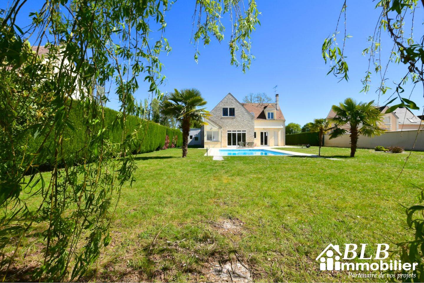 Maison 8 pièces 235 m² · à Les Essarts-le-Roi · 235,5 m² · 772 500 €