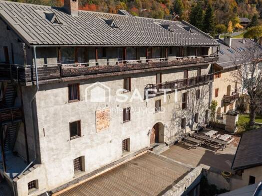 Local commercial à vendre 3 318 000 € 1 074 m² de surface de vente La Salle-les-Alpes 05240