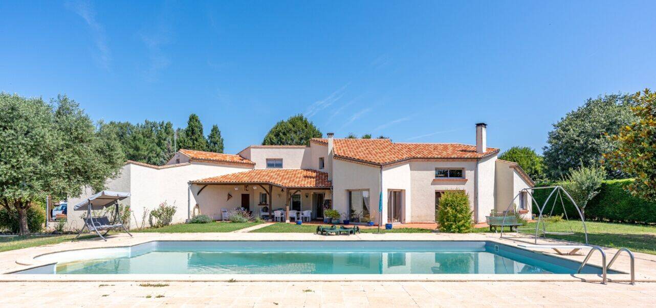 Maison 11 pièces 275 m² · à Villeneuve-sur-Lot · 275 m² · 372 000 €