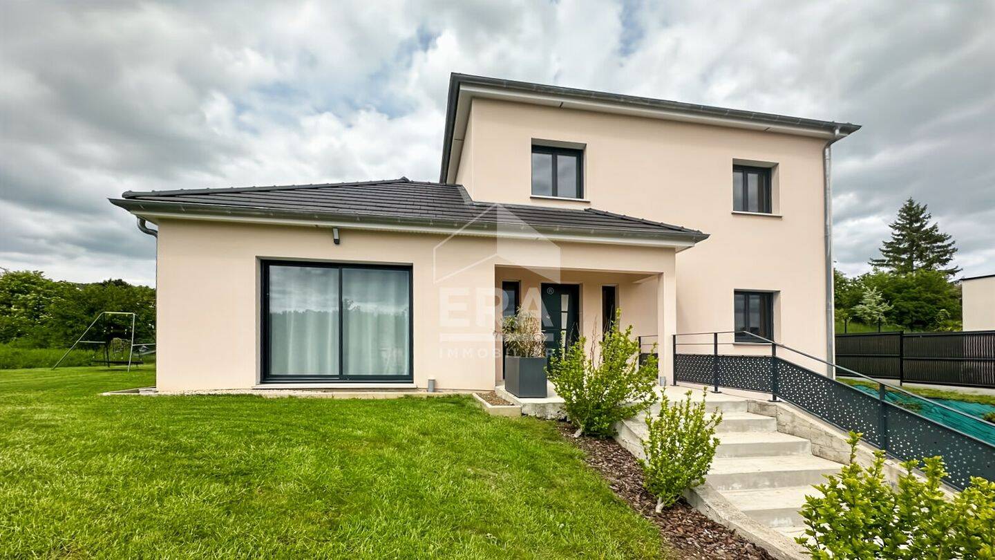 Maison 5 pièces 137 m² · à Saint-Euphraise-Et-Clairizet · 136,6 m² · 422 000 €