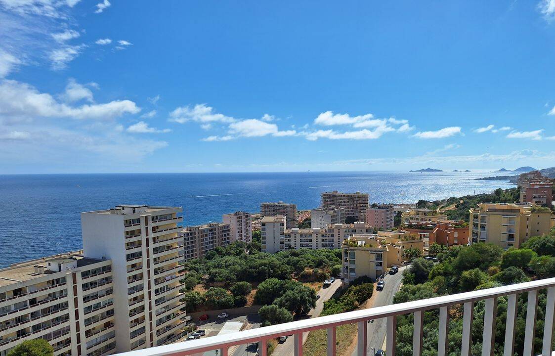 Appartement 1 pièce 30 m² · à Ajaccio · 30 m² · 670 €