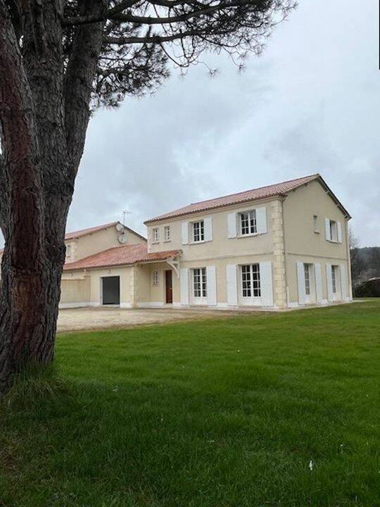 Maison 5 pièces 150 m² · à Boulazac Isle Manoire · 150 m² · 1 400 €/mois