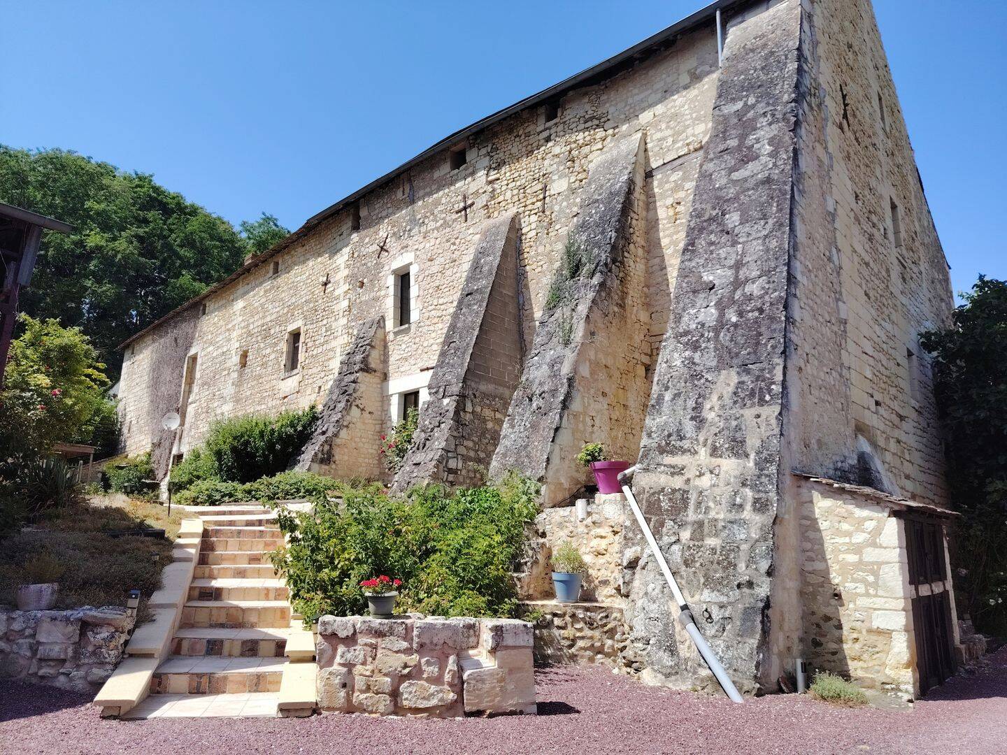 Maison 14 pièces 408 m² · à Dangé-Saint-Romain · 408 m² · 533 000 €