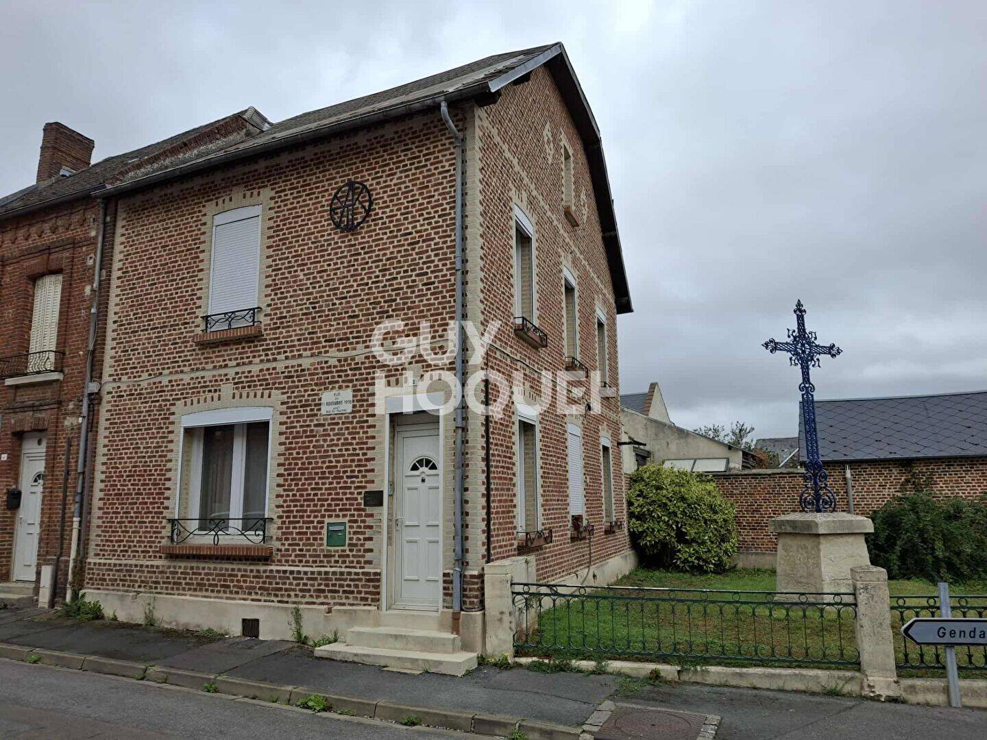 Maison 8 pièces 229 m² · à Crécy-sur-Serre · 229 m² · 187 000 €