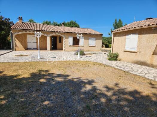 Maison de plain-pied à vendre 364 000 € 6 pièces 4 chambres 140 m² Malijai 04350