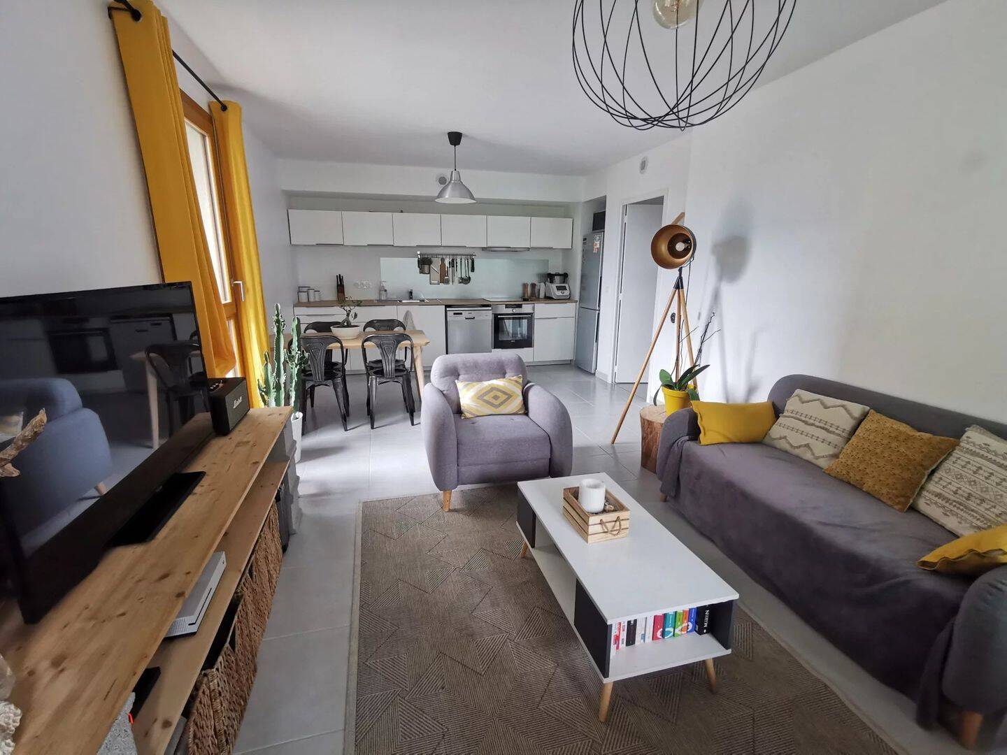 Appartement 3 pièces 62 m² · à Grenoble · 61,6 m² · 1 096 €