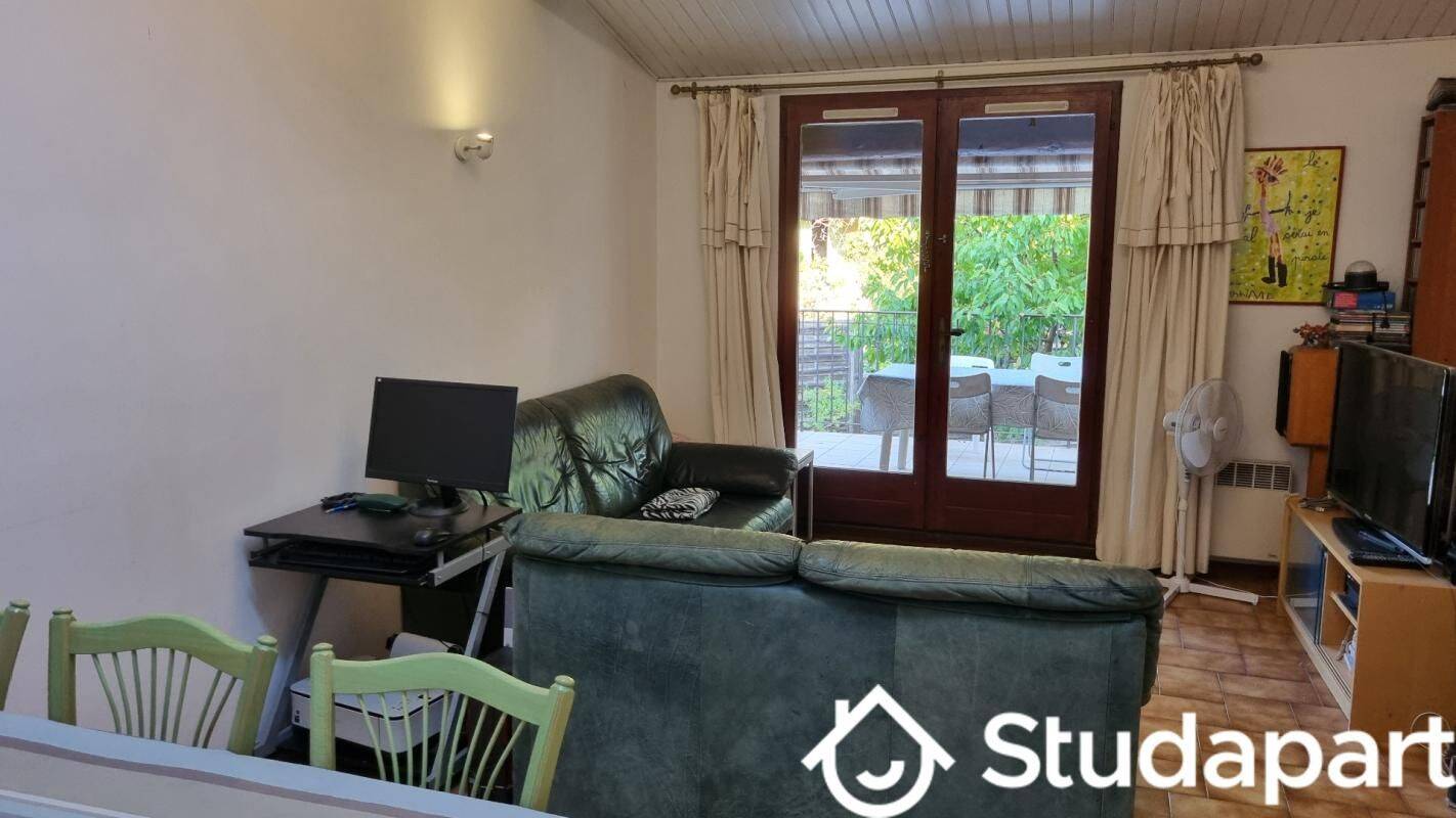 Appartement 1 pièce 10 m² · à Saint-Cannat · 10 m² · 450 €