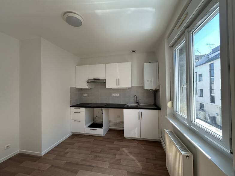 Appartement à louer 565 € 2 pièces 1 chambre 50 m² 1er étage Laon Zola-Neufchâtel-Orgeval Reims 51100