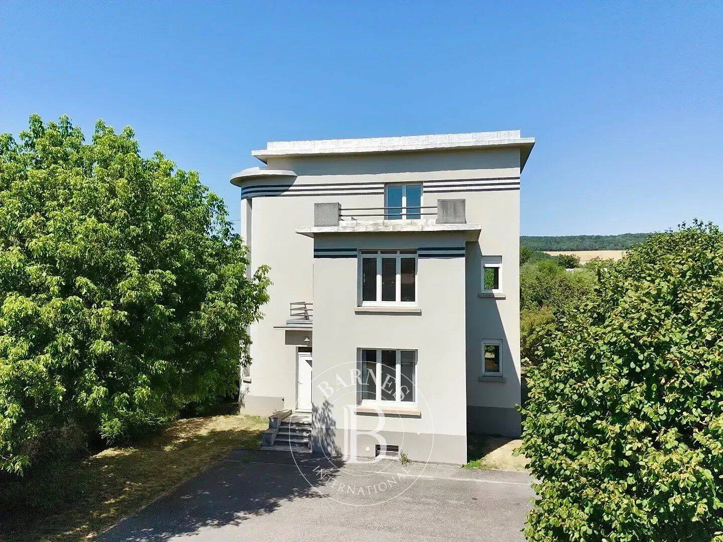 Maison 8 pièces 247 m² · à Belleville · 247,4 m² · 300 000 €