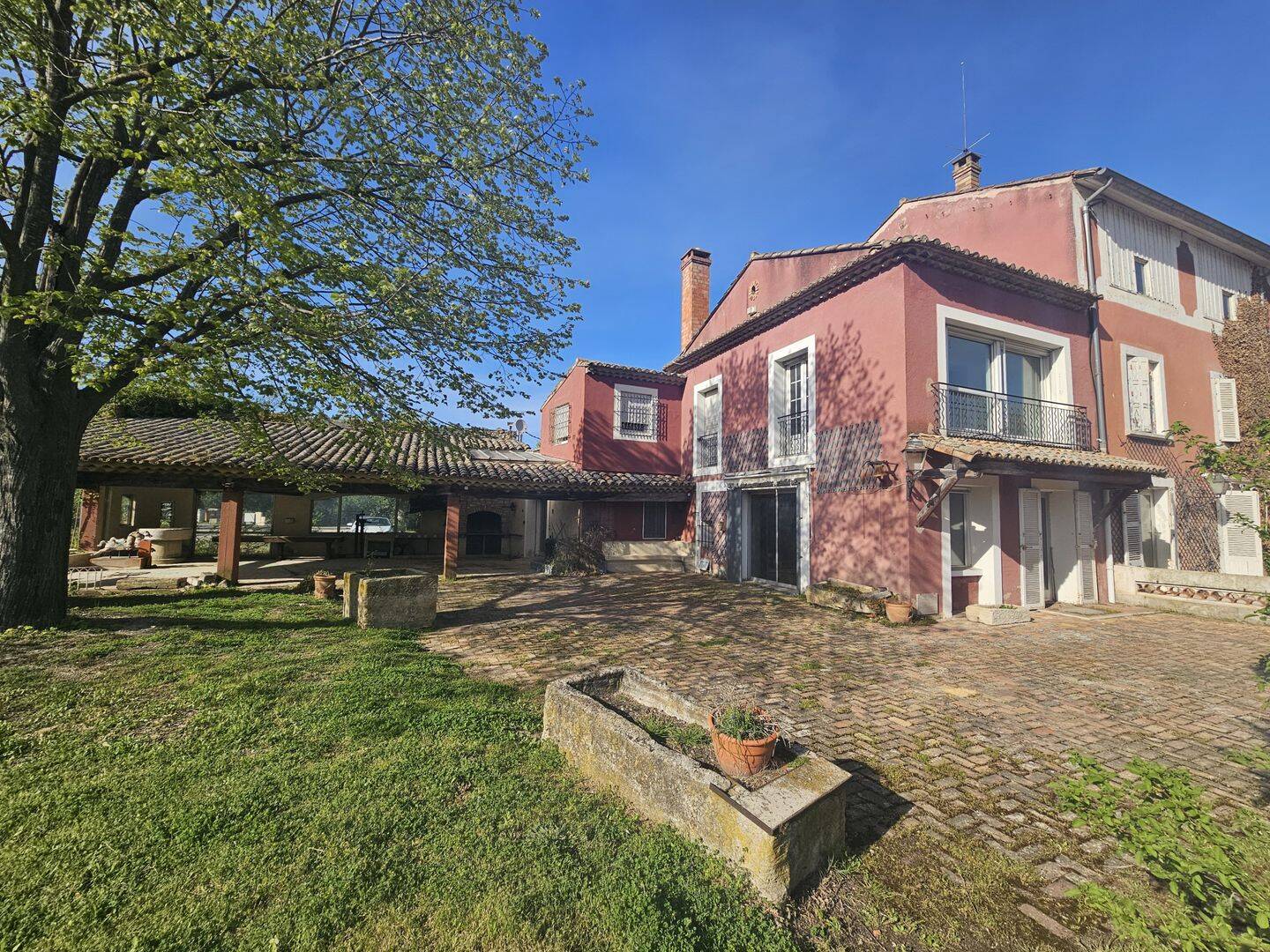 Maison 8 pièces 295 m² · à Châteauneuf-de-Gadagne · 295 m² · 361 000 €