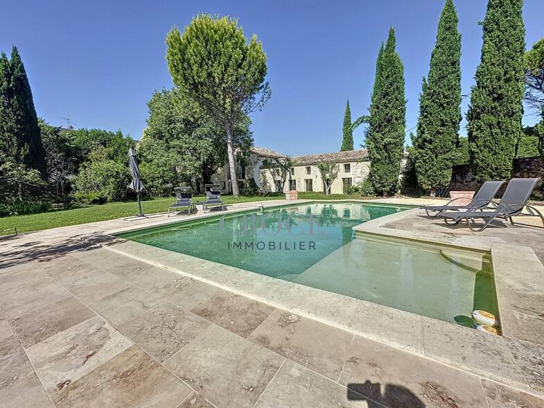 Mas à vendre 1 250 000 € 8 pièces 6 chambres 336 m² 1 406 m² de terrain Centre Est Uzès 30700