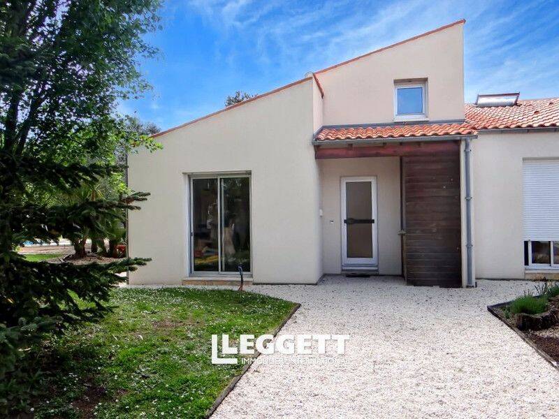 Maison 7 pièces 212 m² · à Courçon · 212 m² · 397 000 €