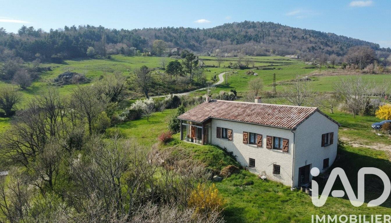 Maison 5 pièces 106 m² · à Saint-Victor · 106 m² · 230 000 €