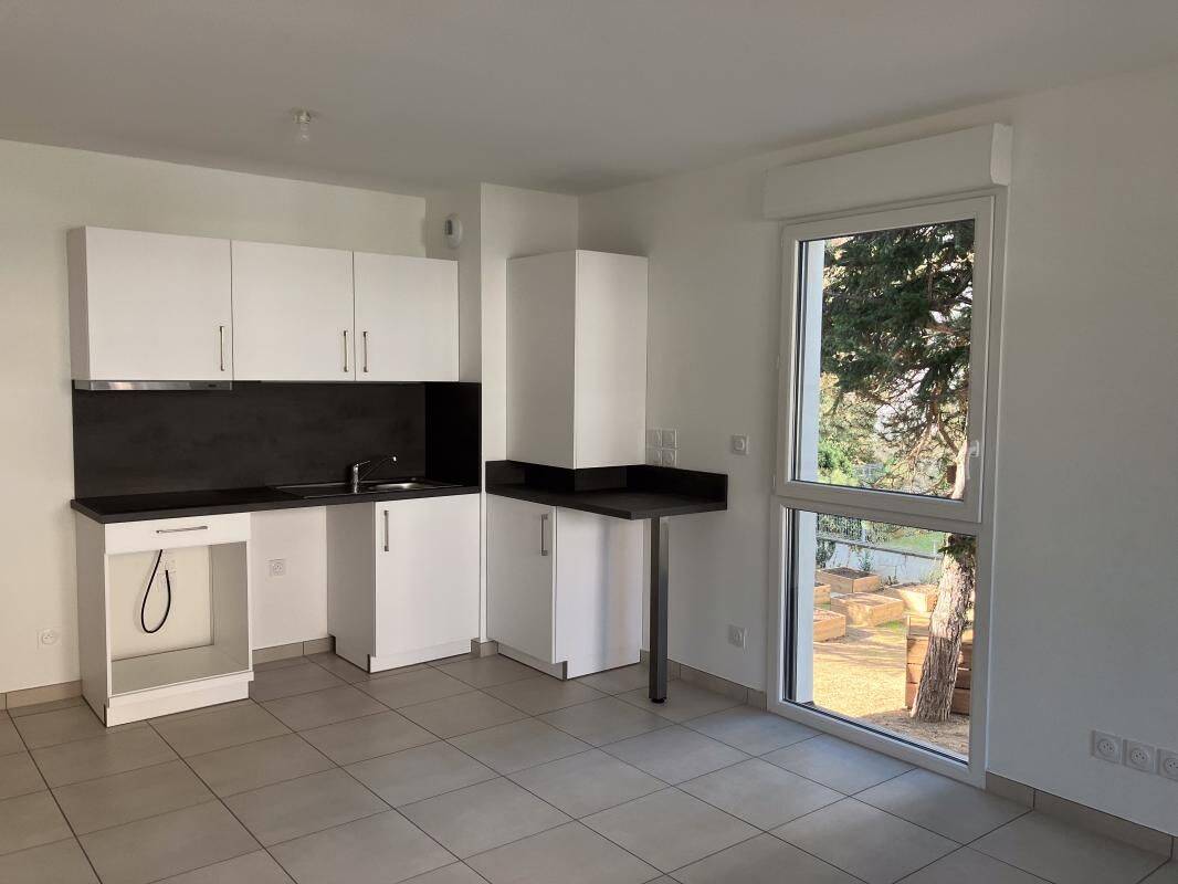 Appartement 2 pièces 45 m² · à Saint-Priest · 45 m² · 669 €