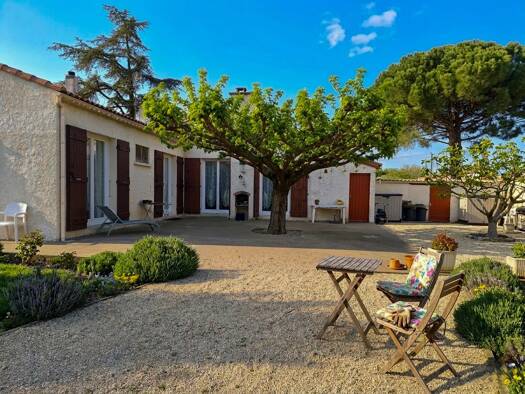 Maison de plain-pied à vendre 300 000 € 5 pièces 3 chambres 110 m² 630 m² de terrain Sud Est Pierrelatte 26700