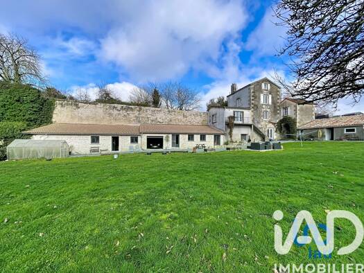 Maison à vendre 279 000 € 5 pièces 3 chambres 183 m² 3 153 m² de terrain Coulonges-sur-l'Autize 79160