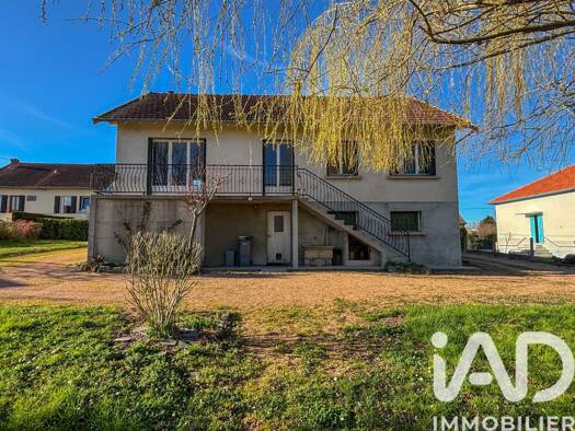 Maison à vendre 105 924 € 5 pièces 4 chambres 113 m² 3 020 m² de terrain Banlieue Domérat 03410