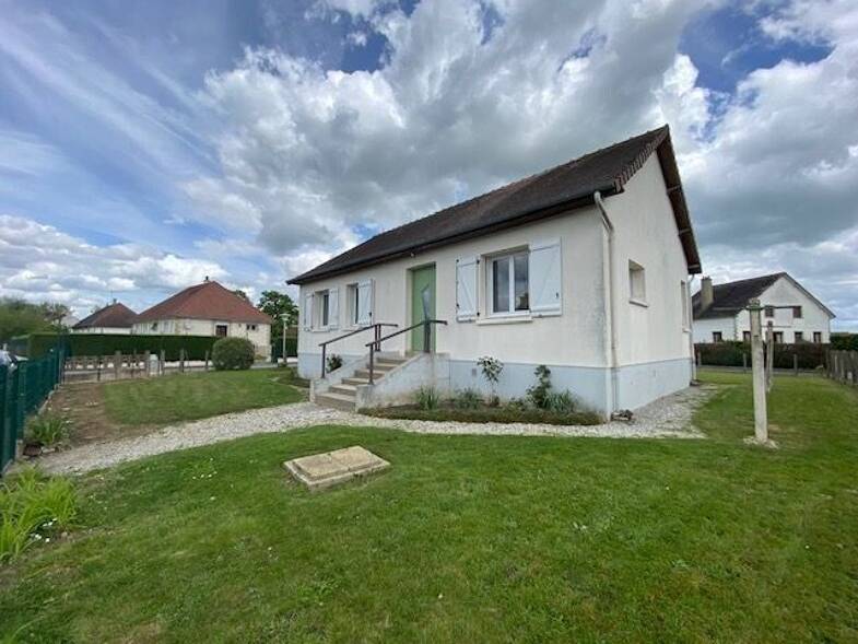 Maison de plain-pied à louer 940 € 4 pièces 3 chambres 74,4 m² 566 m² de terrain Saint-Aubin-d'Appenai 61170