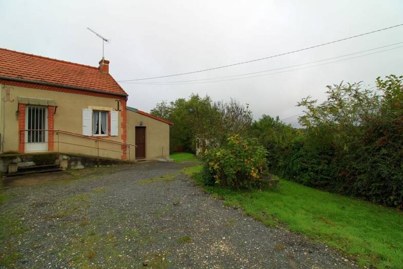 Maison de plain-pied à louer 400 € 2 pièces 1 chambre 47 m² 1 200 m² de terrain Ouzouer-sur-Trézée 45250