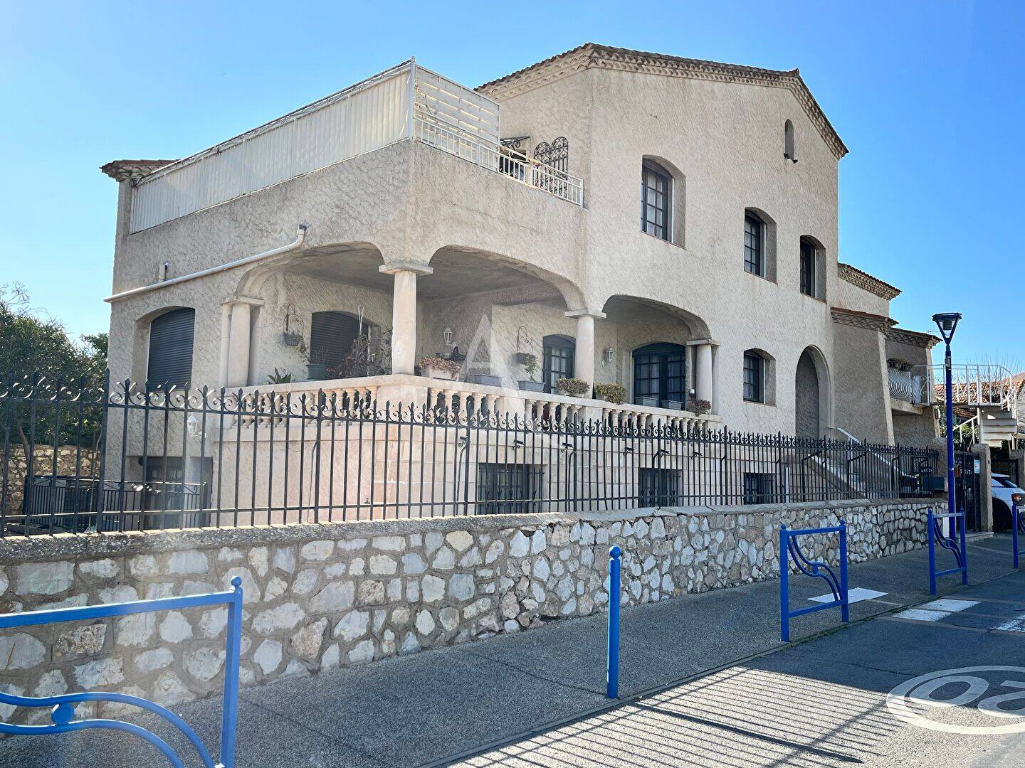 Maison 14 pièces 340 m² · à Balaruc-les-Bains · 340,2 m² · 915 200 €