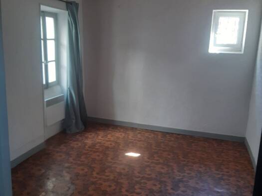 Appartement à louer 332 € 2 pièces 1 chambre 45 m² Étage 3/3 Saint-Ambroix 30500