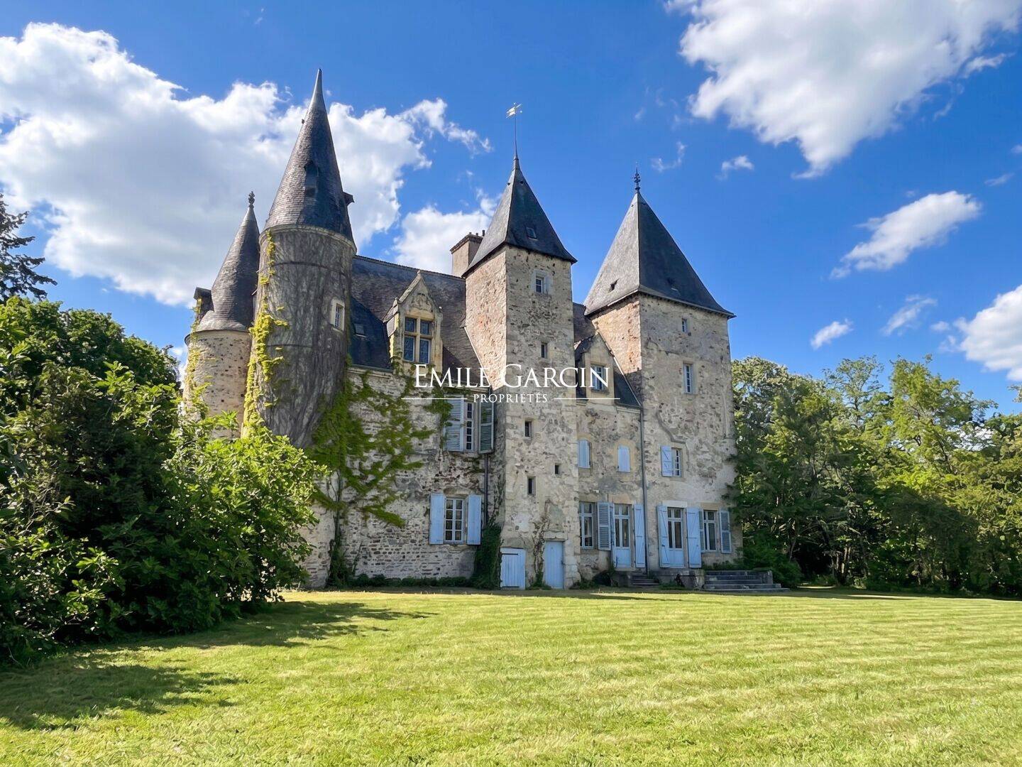 Maison 11 pièces 366 m² · à Vierzon · 366 m² · 690 000 €